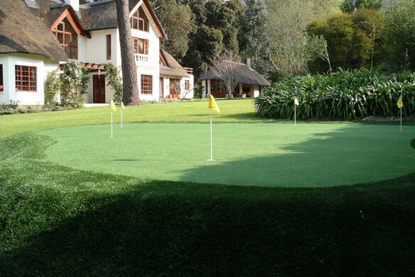 Huntsville backyard putting green